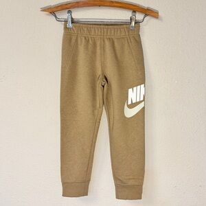 NWOT Nike Boys Sweatpants Joggers Size 5